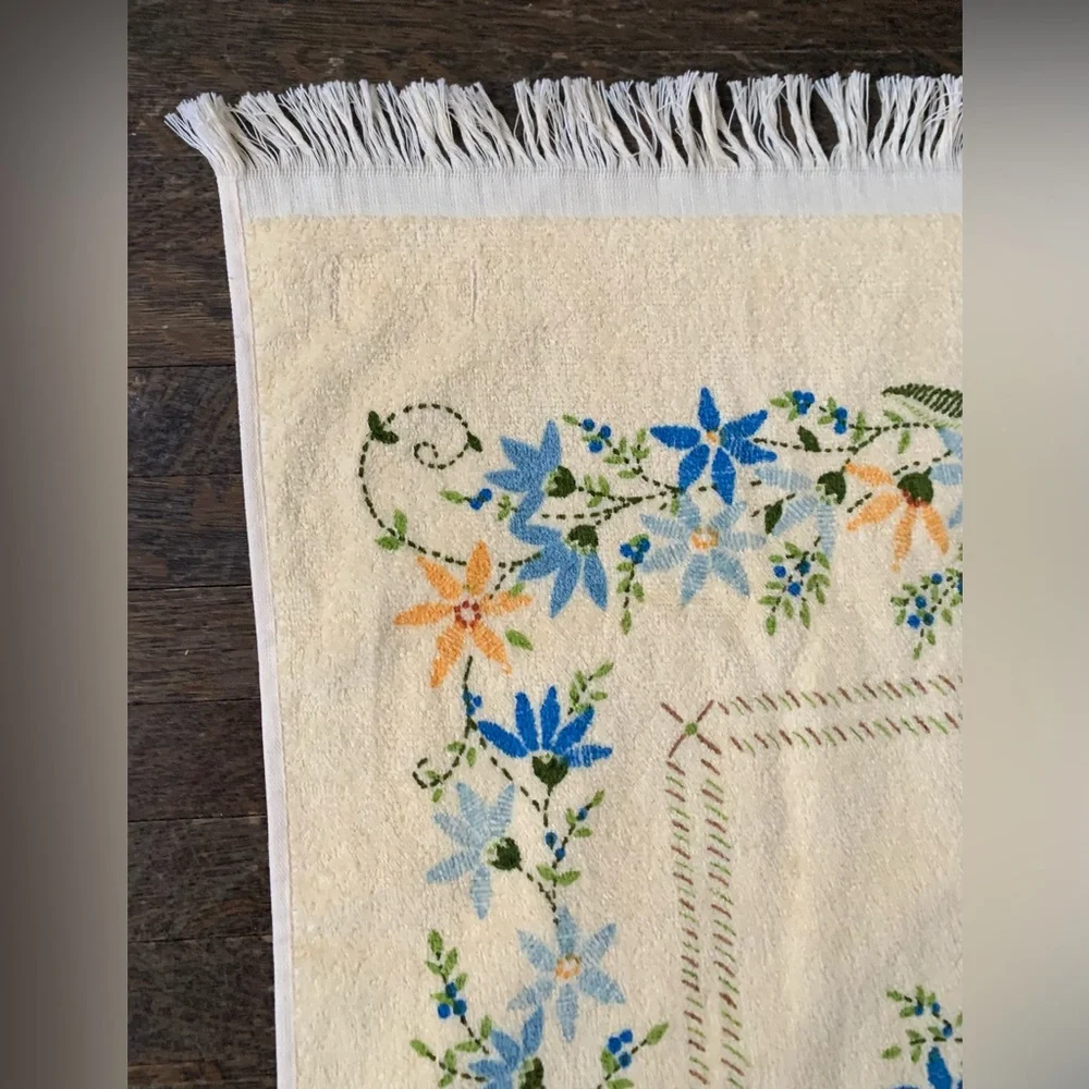 Vtg Lady Pepperell Flower Basket Floral Bath Towel 70s Grannycore Fringe